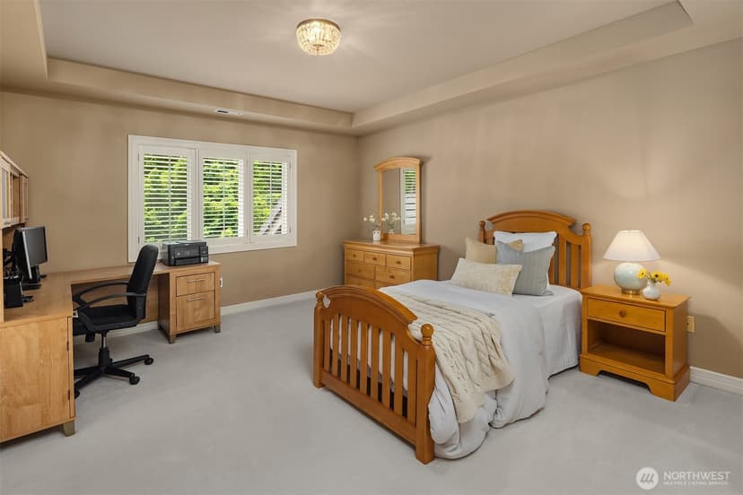 Property photo for 20450 NE 71st Street, Redmond photo 29