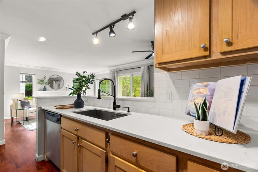 Property photo for 31500 33rd Place SW #J101, Federal Way photo 13