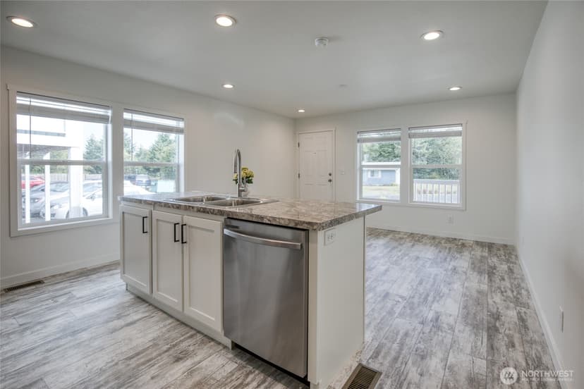 Property photo for 627 -D Sunset Avenue NE, Ocean Shores photo 13