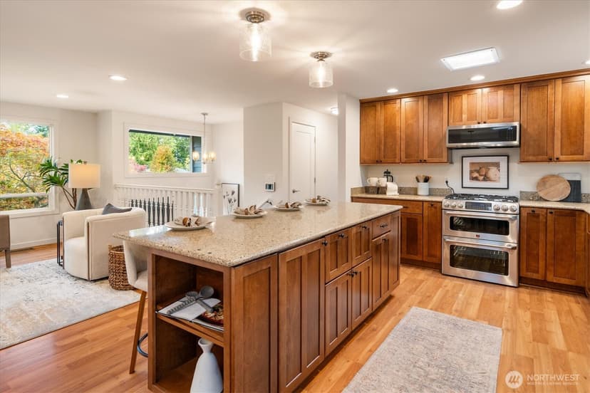 Property photo for 17417 71st Avenue W, Edmonds photo 4