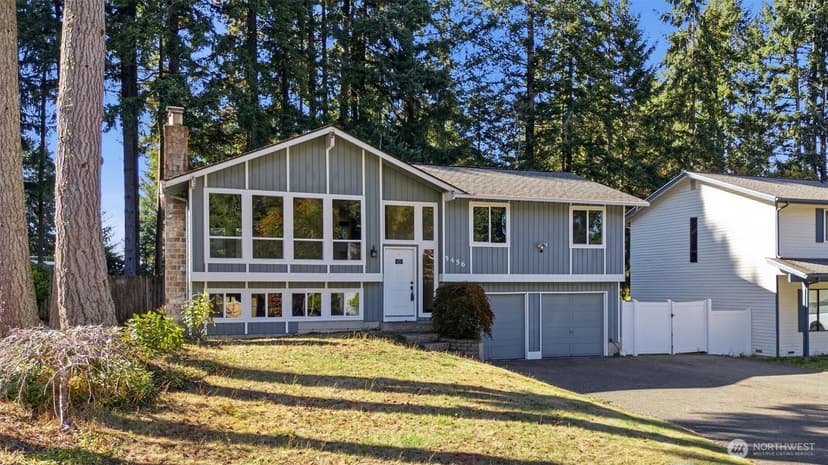 Property photo for 5456 Pineridge Drive NE, Bremerton photo 2