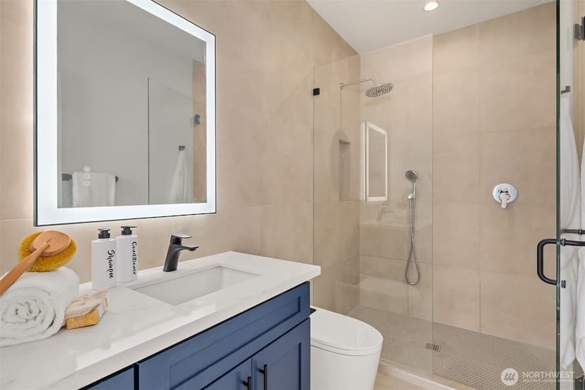 Property photo for 530 W Barrett Street, Seattle photo 16