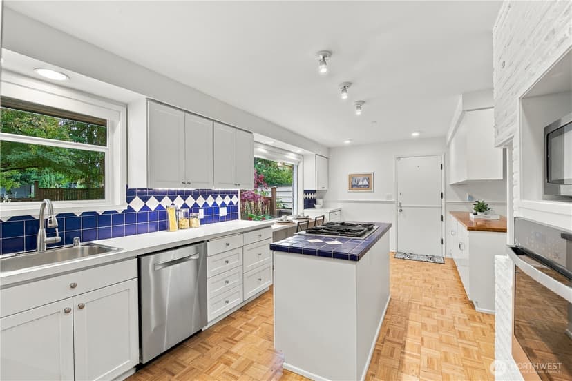 Property photo for 8515 27th Avenue NE, Seattle photo 12