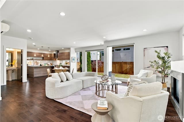 Property photo for 13768 Wayne Place N, Seattle photo 4