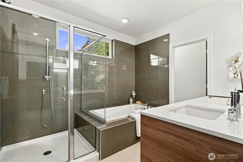 Property photo for 13768 Wayne Place N, Seattle photo 18