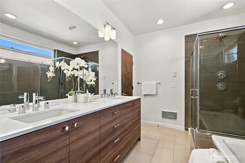 Property photo for 13768 Wayne Place N, Seattle photo 19
