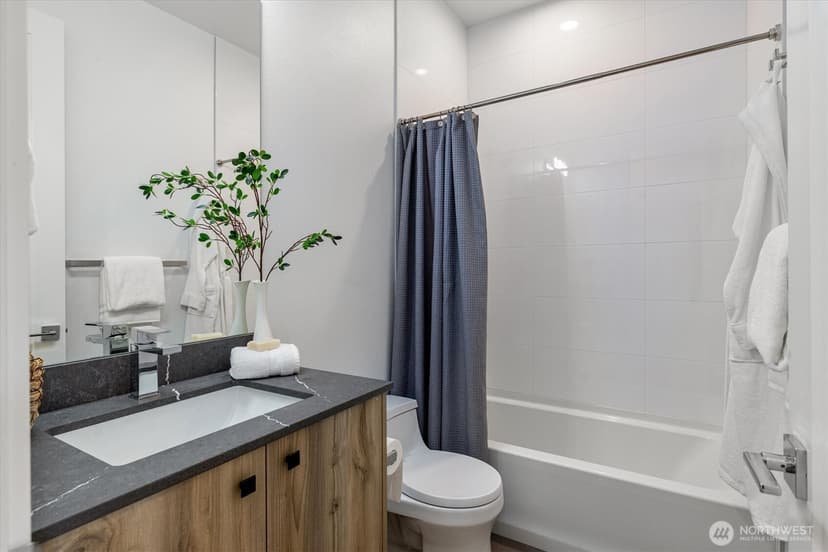 Property photo for 8541 14th Avenue NW #B, Seattle photo 6
