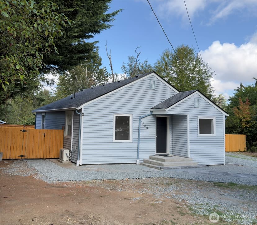 Property photo for 608 SW 142nd Street, Burien photo 2