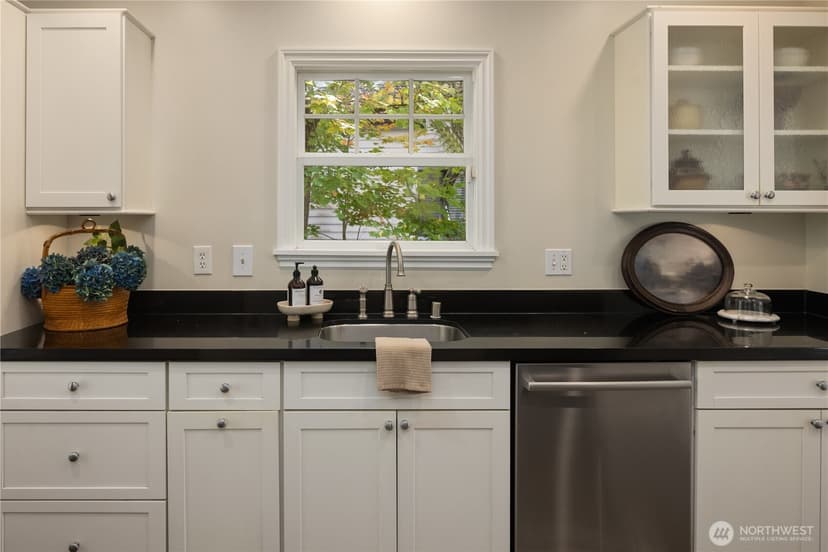 Property photo for 1616 SW 152nd Street, Burien photo 9