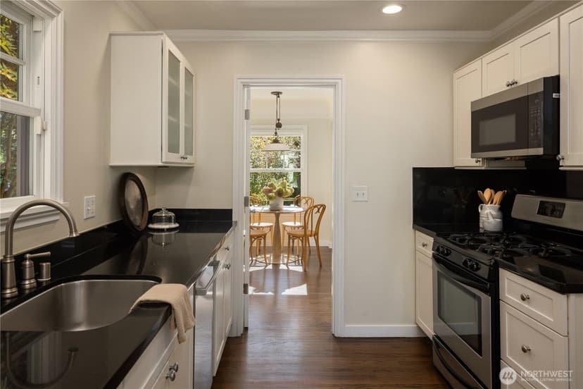Property photo for 1616 SW 152nd Street, Burien photo 8