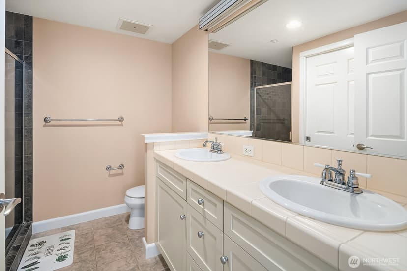 Property photo for 10047 NE Main Street NE #202, Bellevue photo 9