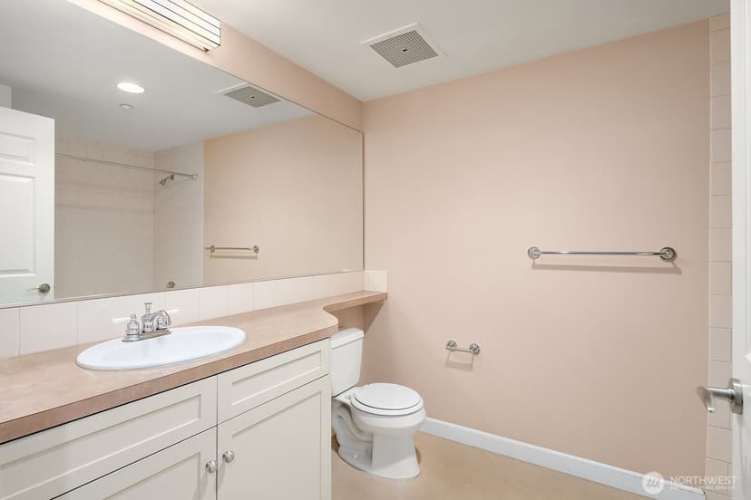 Property photo for 10047 NE Main Street NE #202, Bellevue photo 11