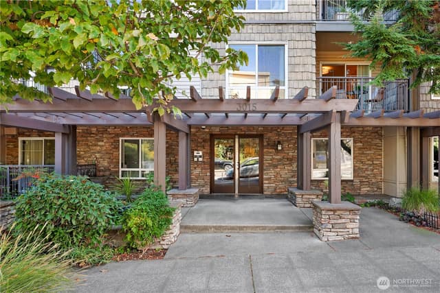 Property photo for 3015 SW Avalon Way #204, Seattle photo 2