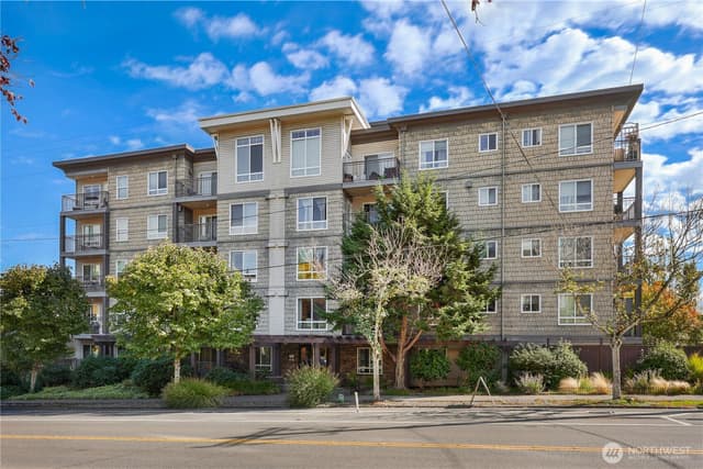 Property photo for 3015 SW Avalon Way #204, Seattle