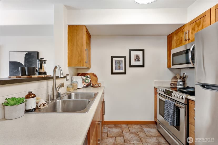 Property photo for 3015 SW Avalon Way #204, Seattle photo 5