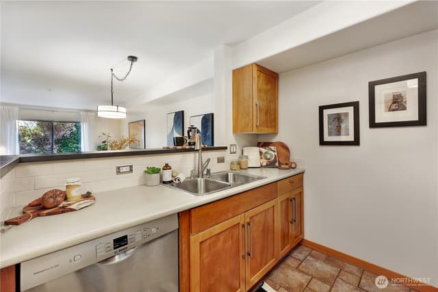 Property photo for 3015 SW Avalon Way #204, Seattle photo 4