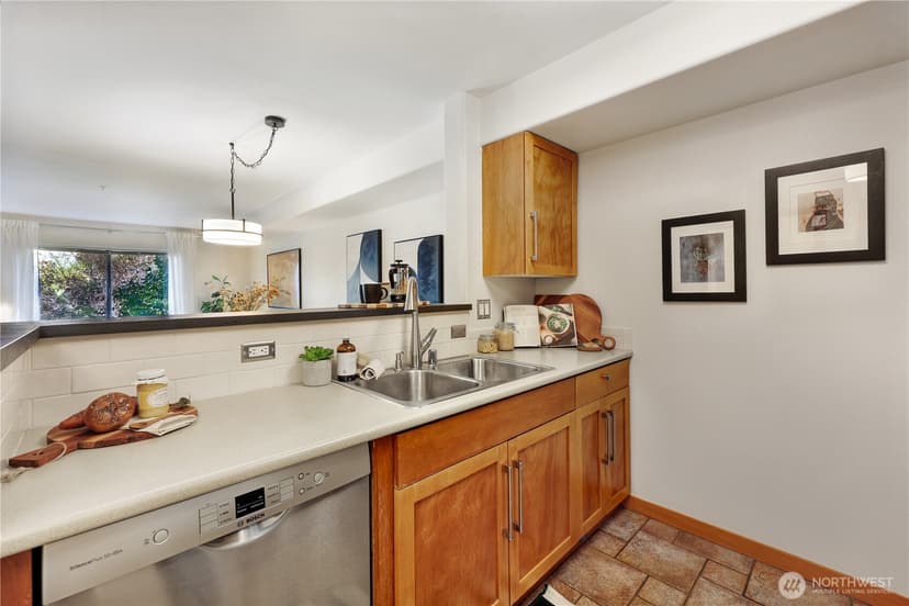 Property photo for 3015 SW Avalon Way #204, Seattle photo 4
