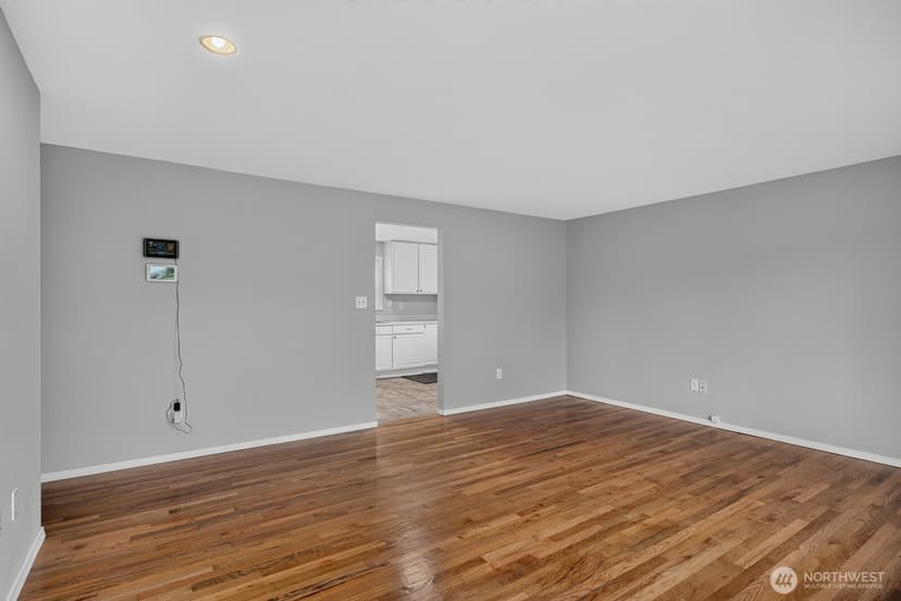 Property photo for 10 E Beech Street, Everett photo 8