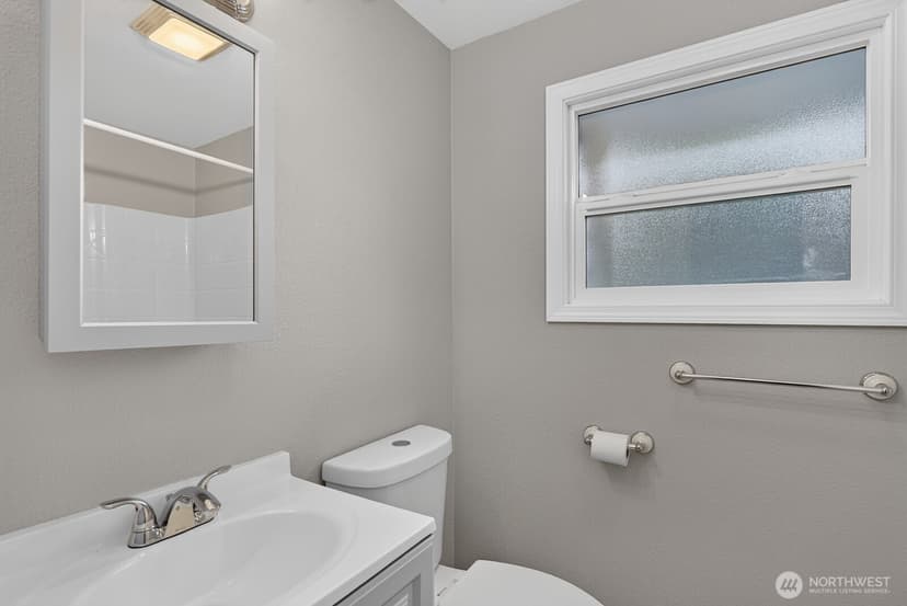 Property photo for 10 E Beech Street, Everett photo 17
