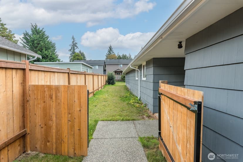 Property photo for 10 E Beech Street, Everett photo 37