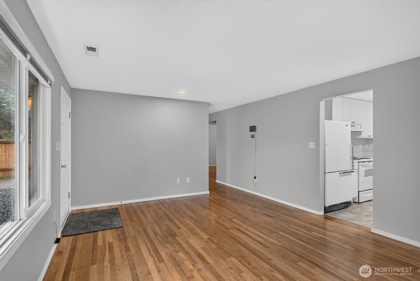 Property photo for 10 E Beech Street, Everett photo 9