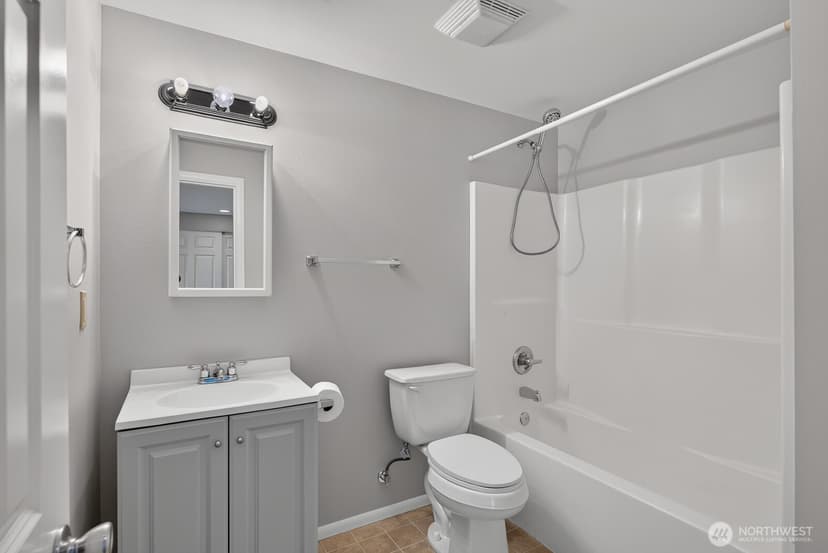 Property photo for 10 E Beech Street, Everett photo 28