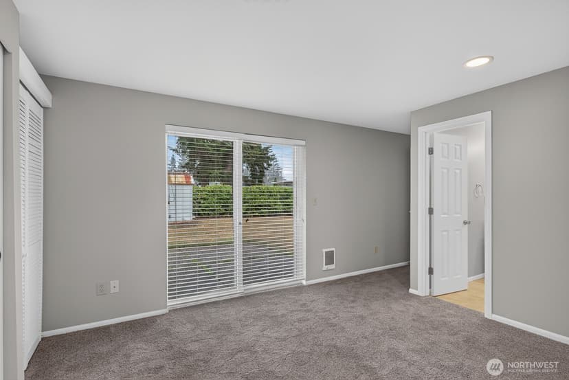 Property photo for 10 E Beech Street, Everett photo 34