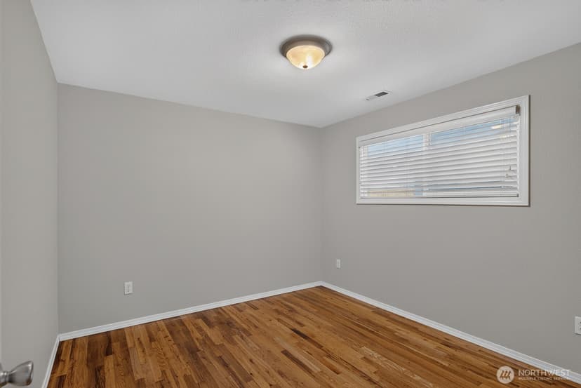 Property photo for 10 E Beech Street, Everett photo 16