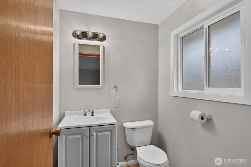 Property photo for 10 E Beech Street, Everett photo 31