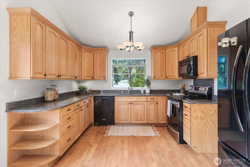 Property photo for 5470 NE 200th Place, Lake Forest Park photo 12