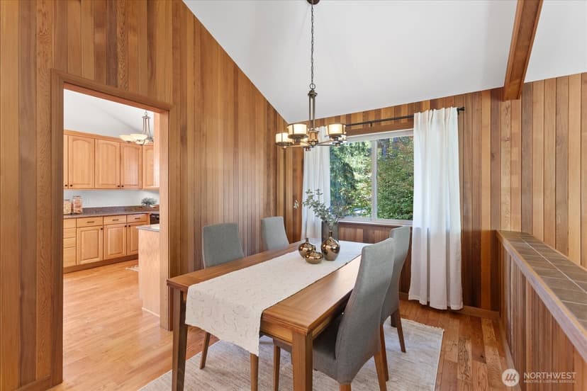 Property photo for 5470 NE 200th Place, Lake Forest Park photo 11