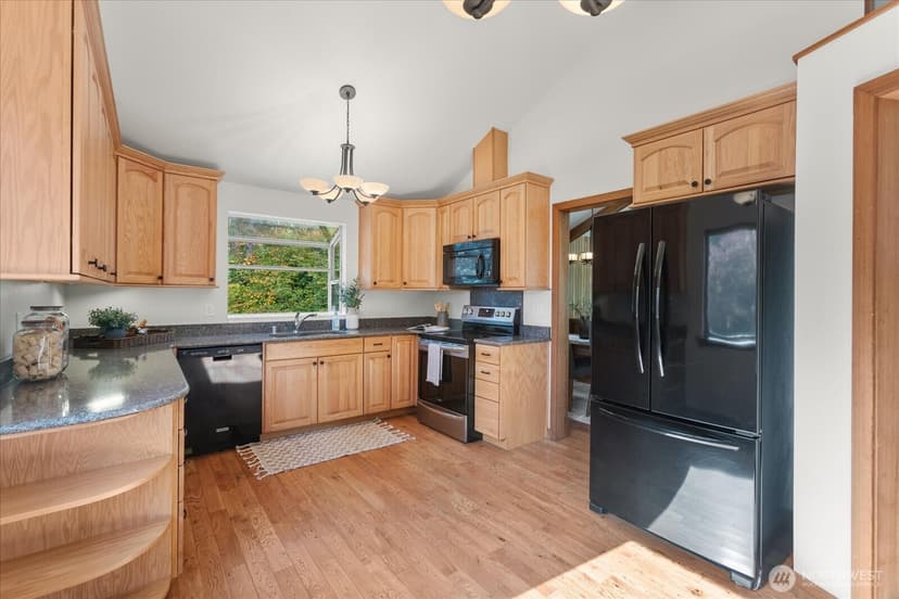 Property photo for 5470 NE 200th Place, Lake Forest Park photo 13
