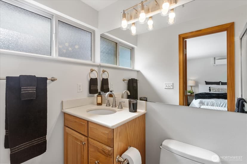 Property photo for 5470 NE 200th Place, Lake Forest Park photo 18