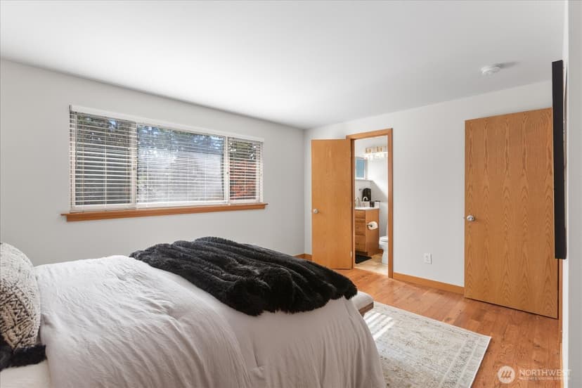 Property photo for 5470 NE 200th Place, Lake Forest Park photo 17