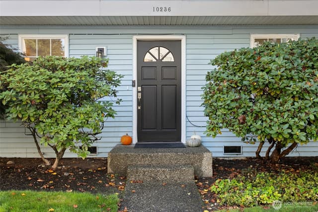 Property photo for 10236 NE 129th Lane, Kirkland photo 3