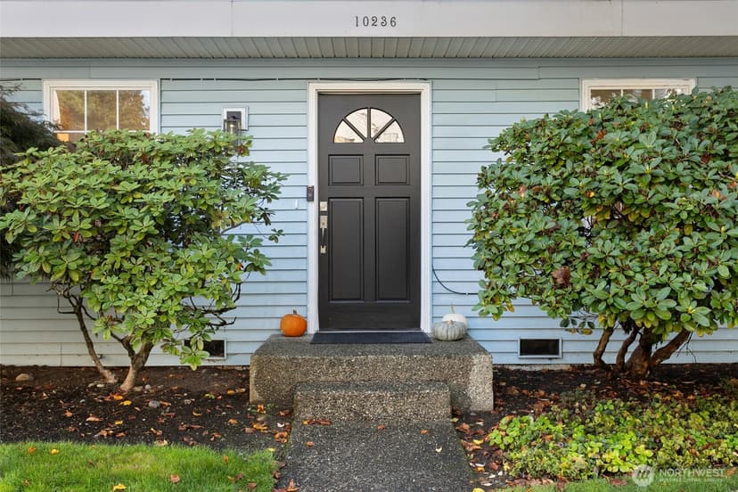 Property photo for 10236 NE 129th Lane, Kirkland photo 3