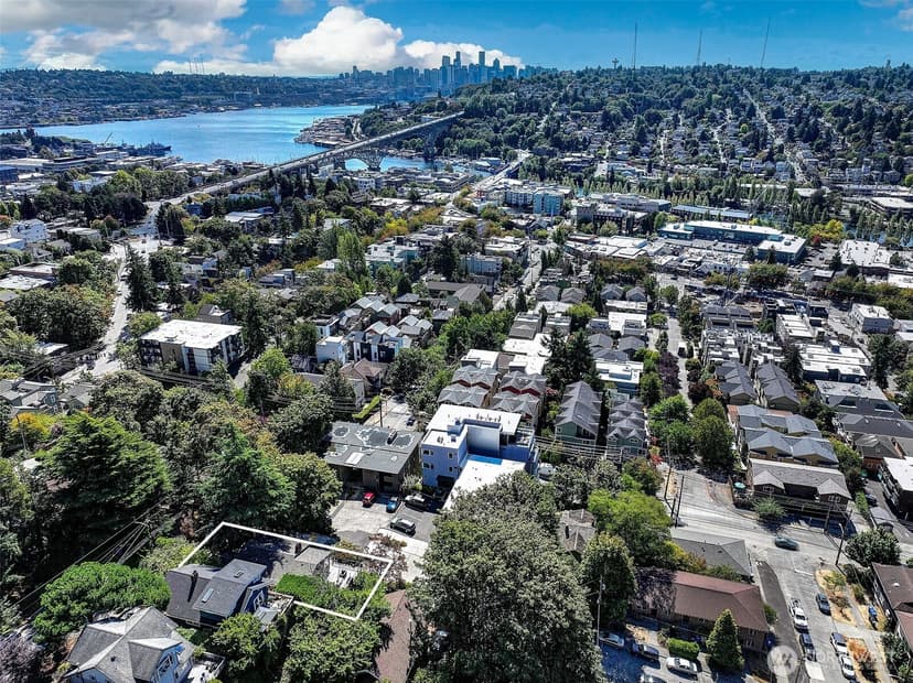 Property photo for 3951 Evanston Avenue N, Seattle photo 12