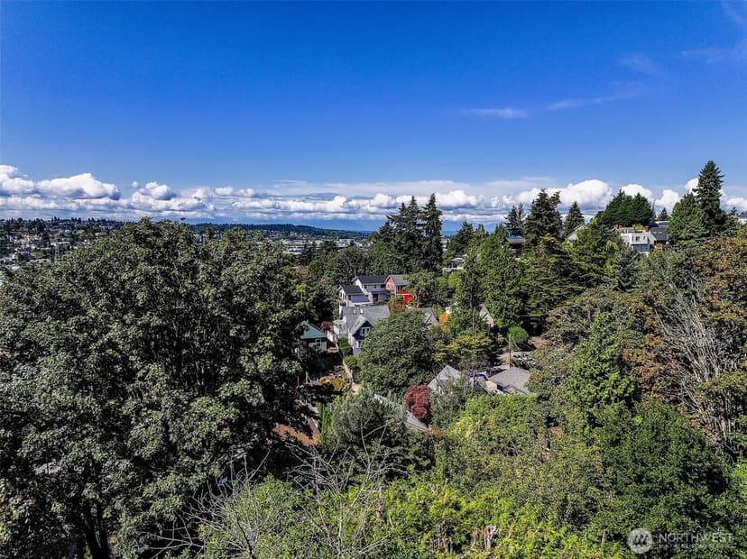 Property photo for 3951 Evanston Avenue N, Seattle photo 10