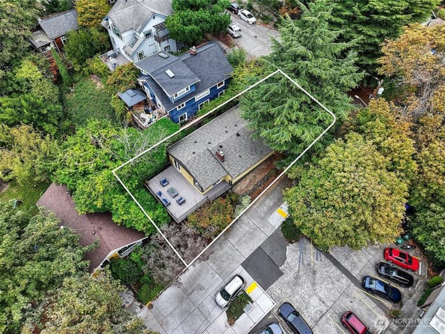 Property photo for 3951 Evanston Avenue N, Seattle photo 2