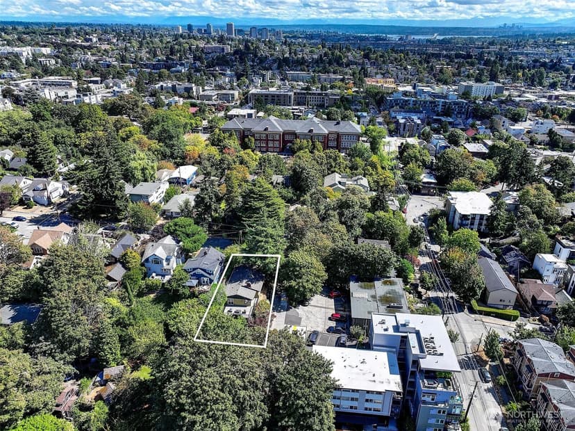 Property photo for 3951 Evanston Avenue N, Seattle photo 7