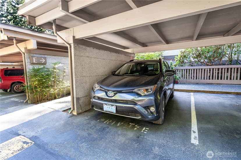 Property photo for 13730 15th Avenue NE #E203, Seattle photo 4