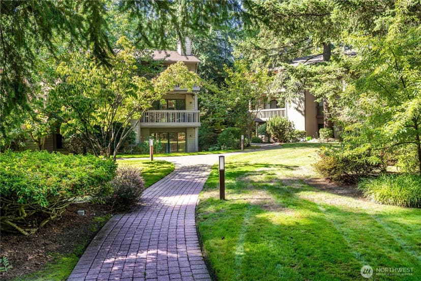 Property photo for 13730 15th Avenue NE #E203, Seattle photo 6