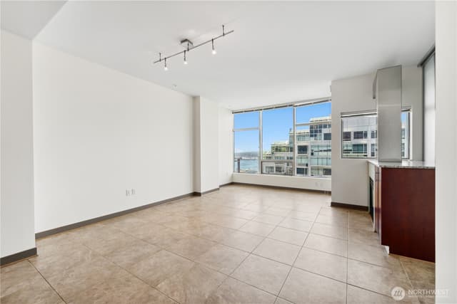 Property photo for 2033 2nd Avenue #1701, Seattle photo 4