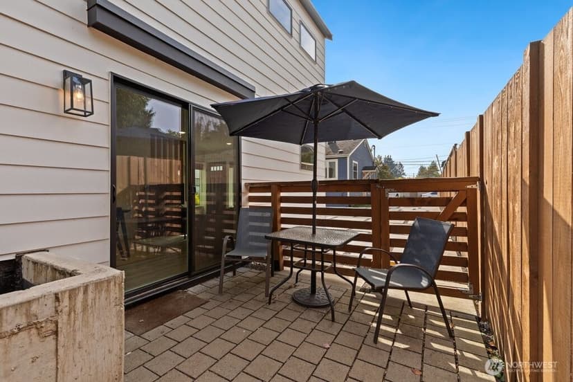 Property photo for 820 B S Rose Street, Seattle photo 6