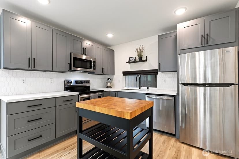 Property photo for 820 B S Rose Street, Seattle photo 8