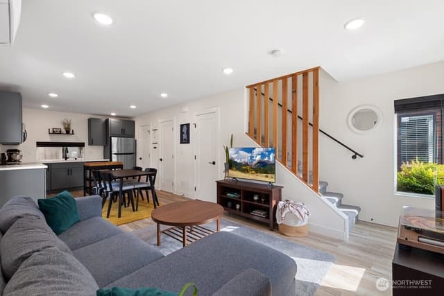 Property photo for 820 B S Rose Street, Seattle photo 4