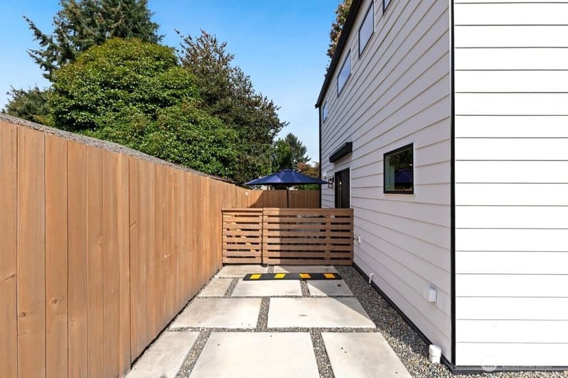 Property photo for 820 B S Rose Street, Seattle photo 19
