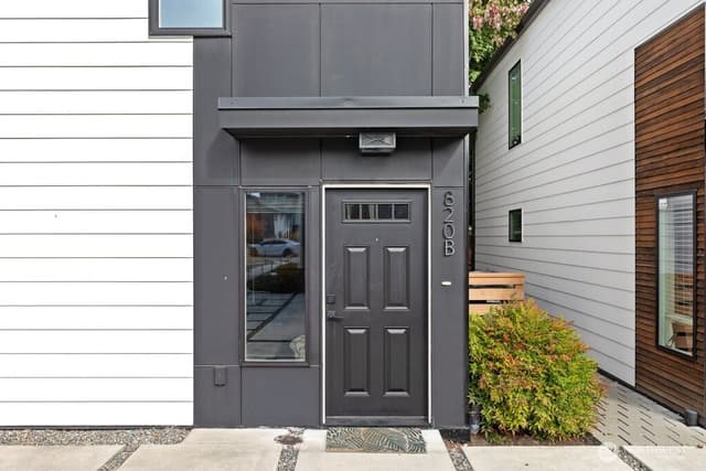 Property photo for 820 B S Rose Street, Seattle photo 2