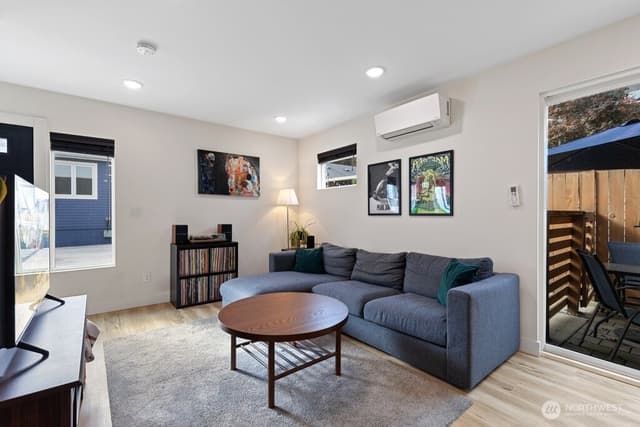 Property photo for 820 B S Rose Street, Seattle photo 5