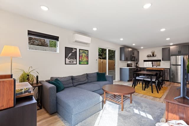 Property photo for 820 B S Rose Street, Seattle photo 3